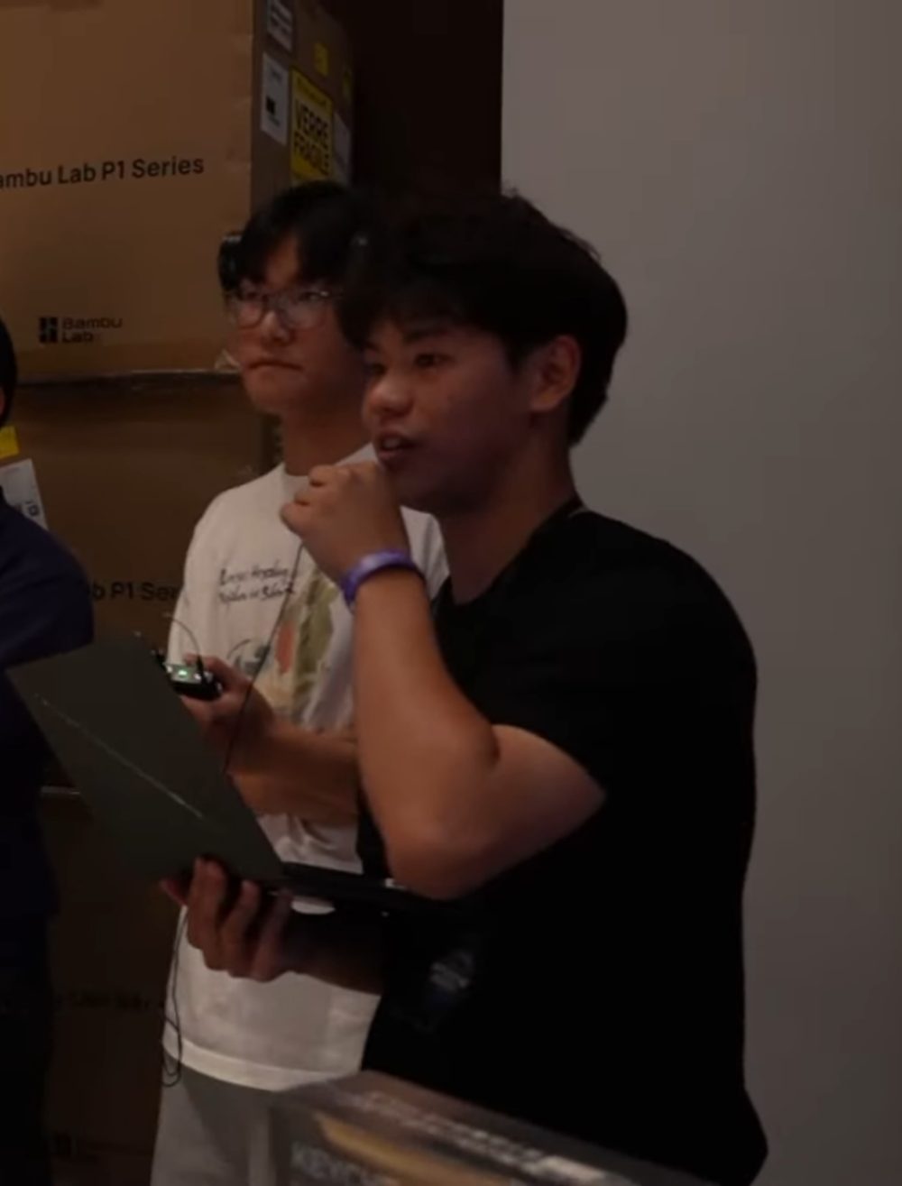 Max presenting the Brackey Way at the BOTS hackathon